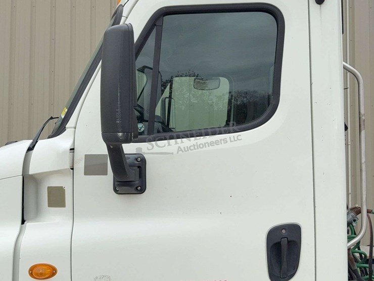 2012-freightliner-cascadia-113-image-99