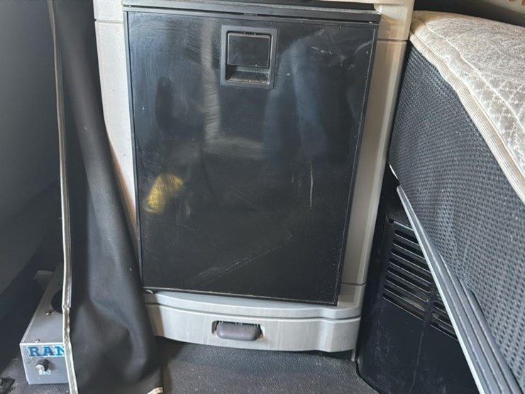 2023-peterbilt-579-image-66