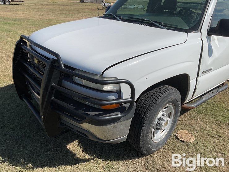 2002-chevrolet-silverado-2500-image-9