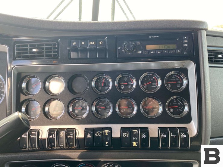 2013-kenworth-t800-image-64