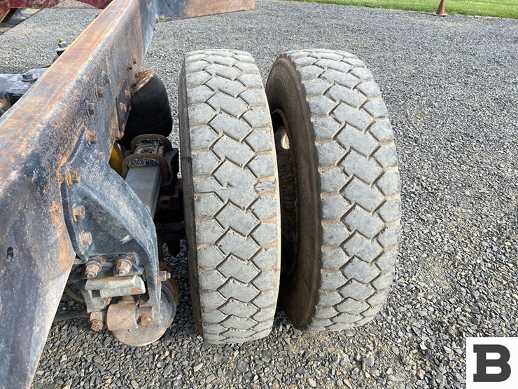 2003-peterbilt-330-image-16