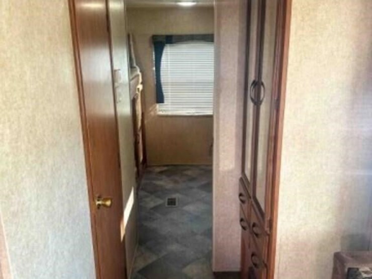 2014-palomino-travel-trailer-image-4