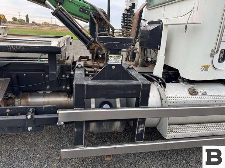 2013-peterbilt-348-image-36