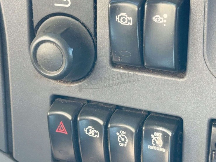 2017-peterbilt-579-image-64