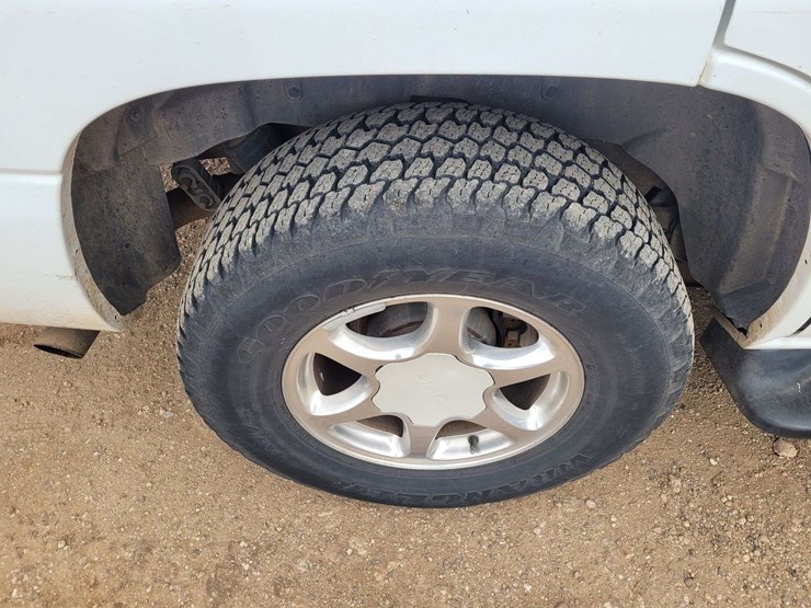 2003-chevrolet-tahoe-ls-image-18