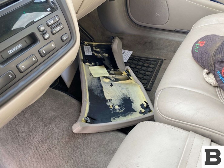 2000-cadillac-deville-sedan-image-23