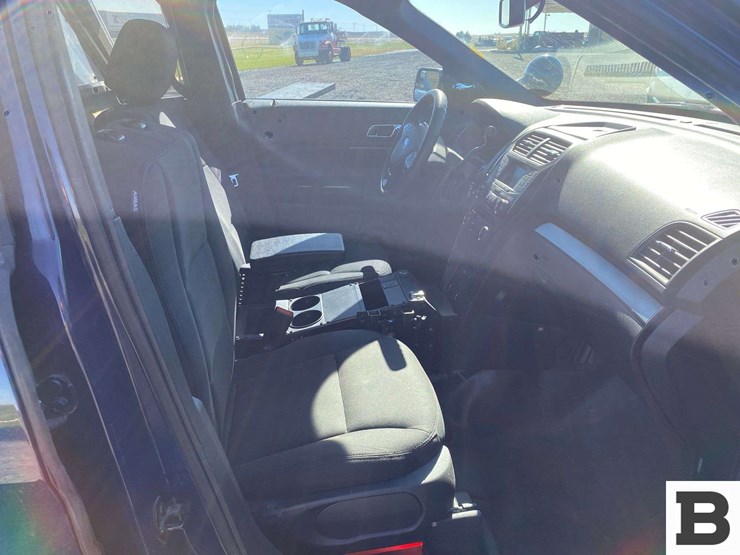 2018-ford-explorer-image-18