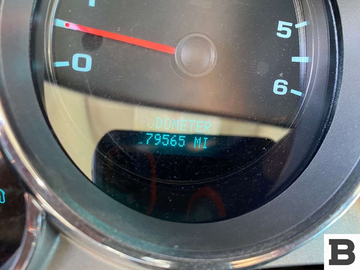 2013-chevrolet-silverado-3500-image-36