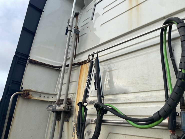 #1372-•-2014-volvo-sleeper-semi-(has-wi-title)-(of)-image-31