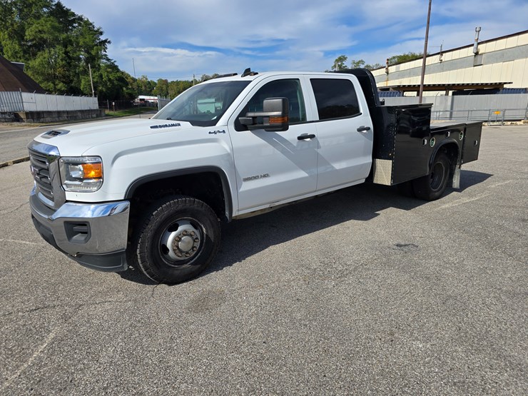 2017-gmc-sierra-3500-image-3