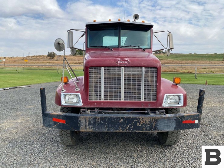 2002-peterbilt-330-image-9