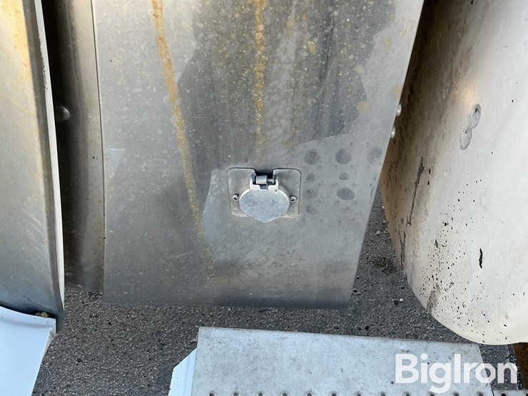 2016-freightliner-coronado-132-image-20