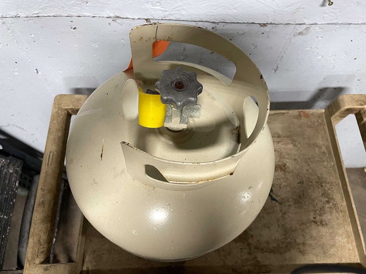 #8614-•-propane-tank-(cw)-image-5