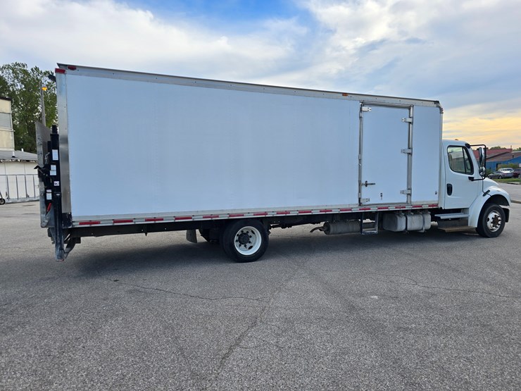 #22329-•-2014-freightliner-m2-106-box-truck-image-33