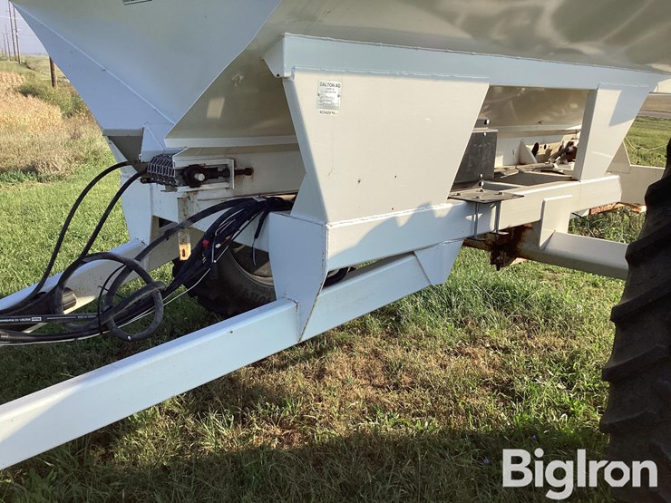 dalton-800-pull-type-row-crop-fertilizer-spreader-image-19
