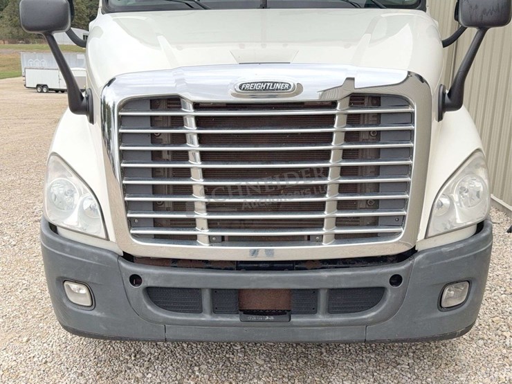 2012-freightliner-cascadia-113-image-9