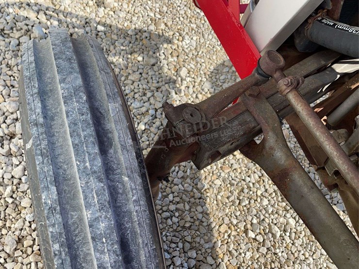 massey-ferguson-135-image-26