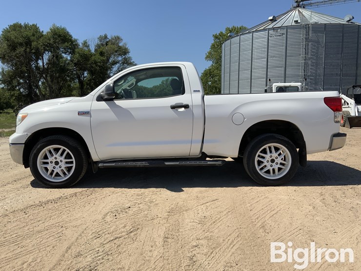2013-toyota-tundra-sr5-image-8