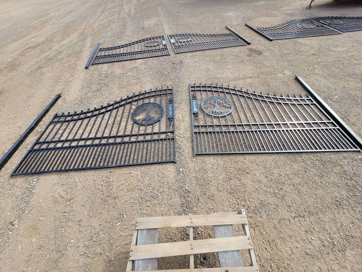 oak-tree-design-entrance-gate-image-1