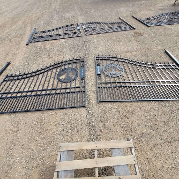 Oak Tree Design Entrance Gate