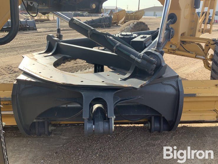 2011-deere-770g-image-15