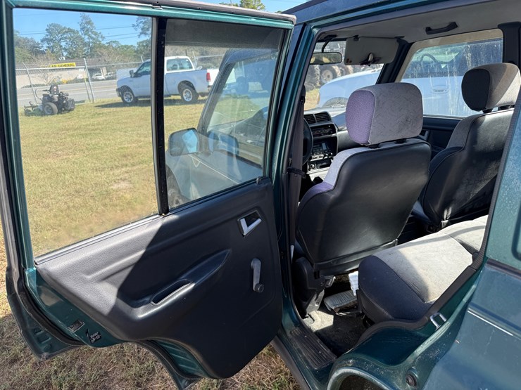 #37-•-#265-•-1996-geo-tracker-multipurpose-vehicle-(mpv)-image-15