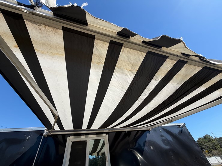 #17-•-#100a-•-food-trailer-image-21