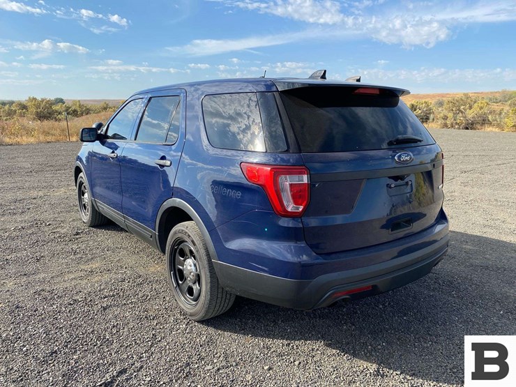 2016-ford-explorer-image-3