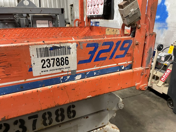#1382-•-19'-scissor-lift-(f)-image-5