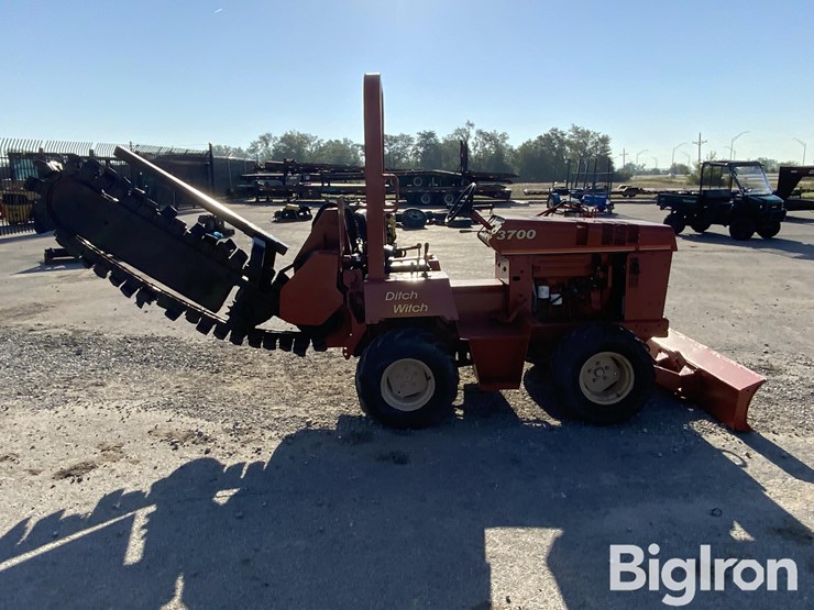 2000-ditch-witch-3700dd-image-4