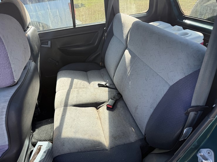 #37-•-#265-•-1996-geo-tracker-multipurpose-vehicle-(mpv)-image-16