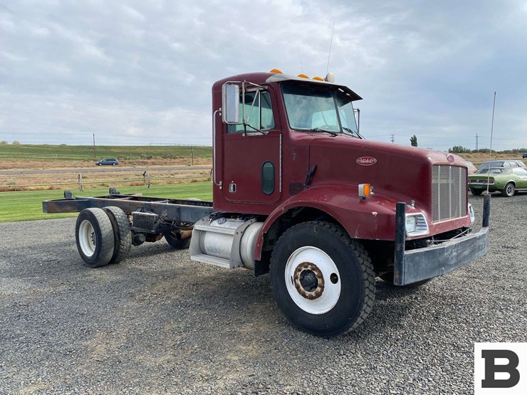 2003-peterbilt-330-image-7