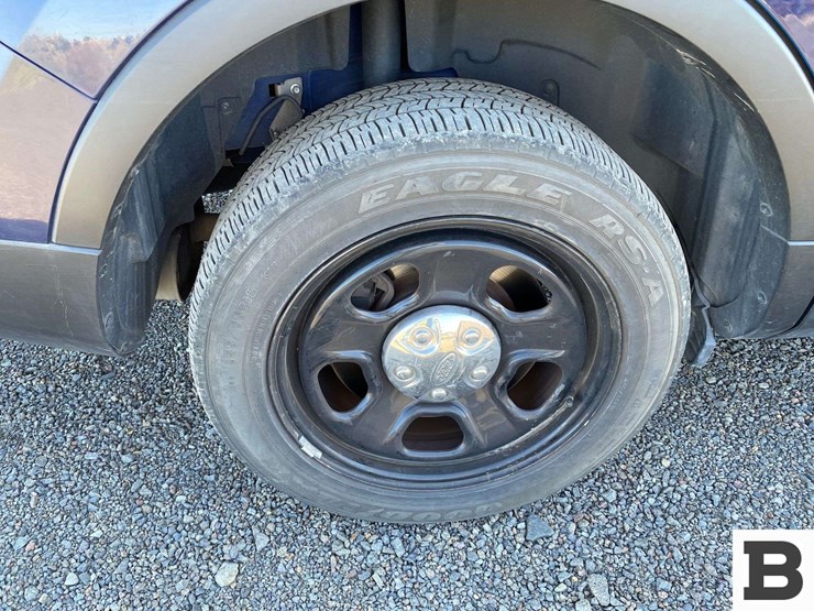 2017-ford-explorer-image-18