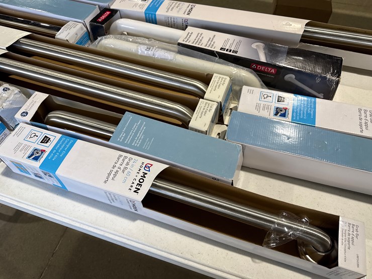#28394-•-lot-of-various-sizes-of-grab-bars-image-6