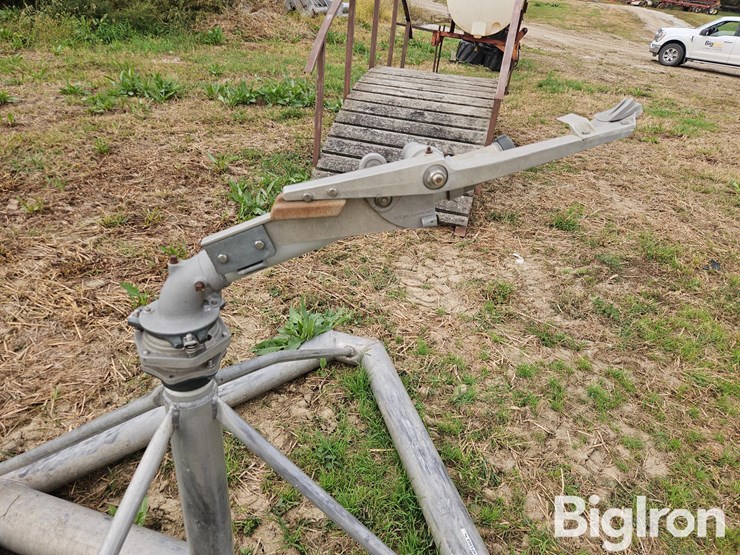 big-gun-irrigation-sprinkler-on-aluminum-stand-image-17