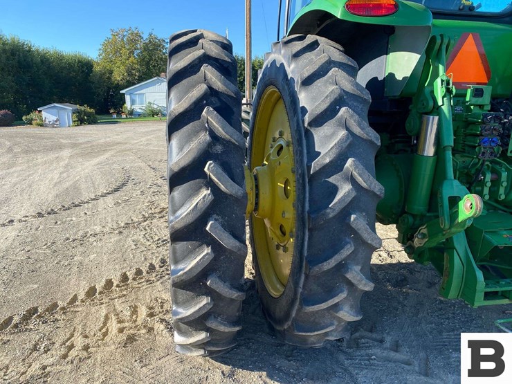 2011-john-deere-8285-tractor-image-25