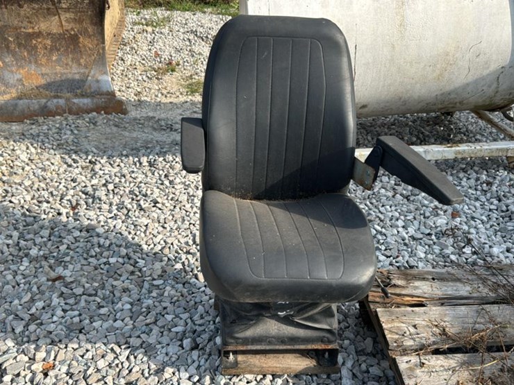 #4708-•-cab-operator-seat-image-1