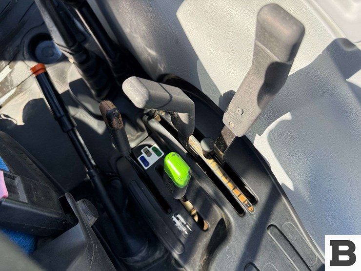 2010-new-holland-t5060-image-67