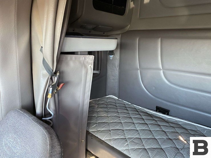 2013-peterbilt-367-image-66