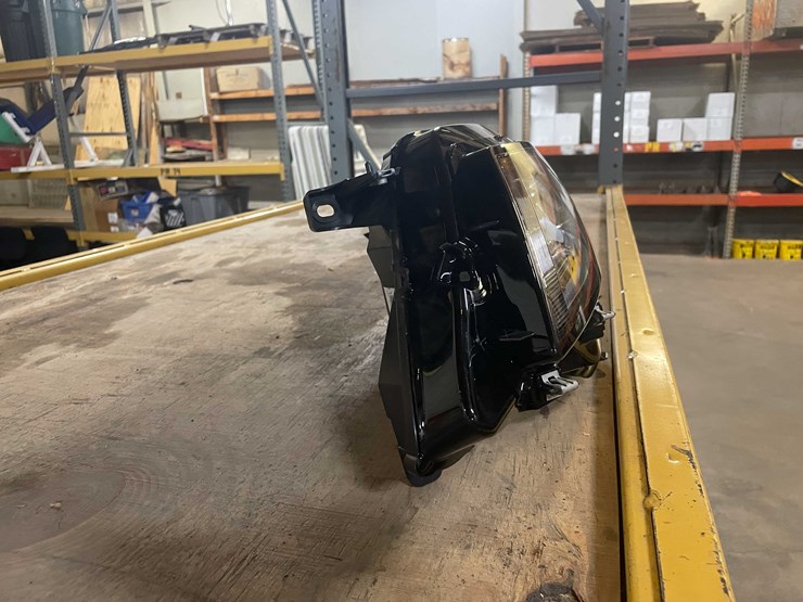 #8606-•-lincoln-suv-headlights-(pr12)-image-6