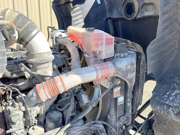 2017-peterbilt-579-image-45