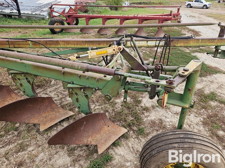 john-deere-2350-2450-image-17