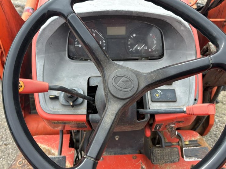 #2402-•-2012-kubota-tractor-image-21