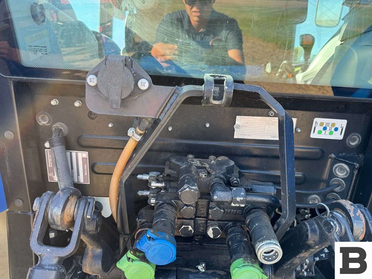 2014-new-holland-t4.105-image-30