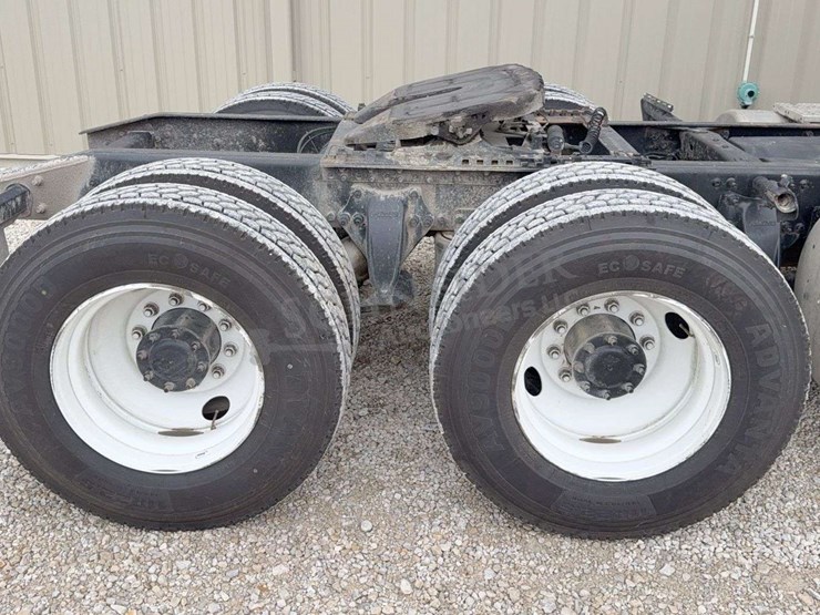 2012-freightliner-cascadia-113-image-26