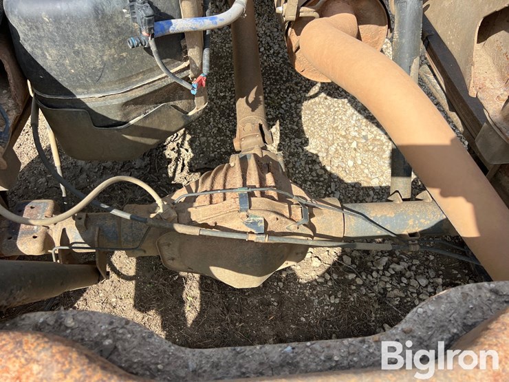 2010-chevrolet-silverado-2500-image-18