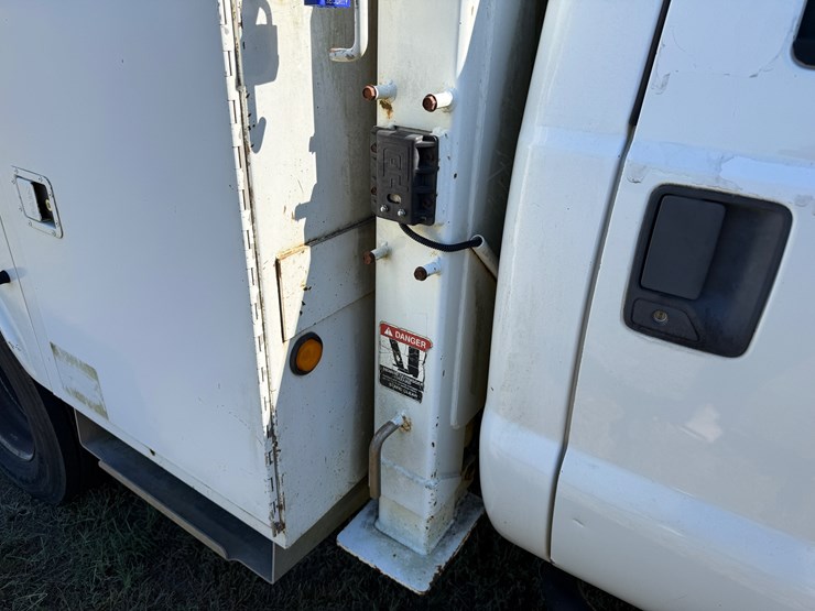 2008-ford-f550-image-27