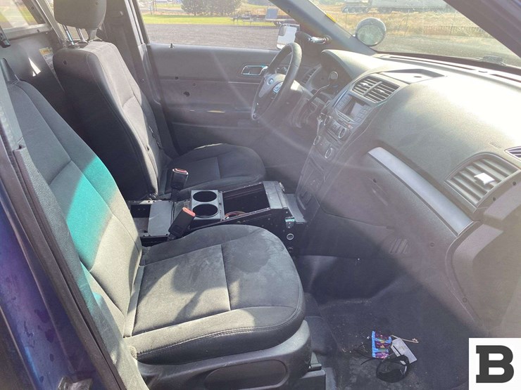 2016-ford-explorer-image-23