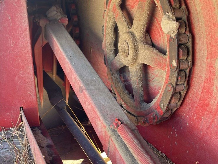 new-holland-565-image-36