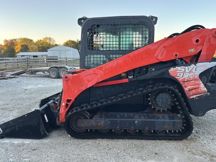 #1100-•-2018-kubota-svl95-2-skid-steer-image-2